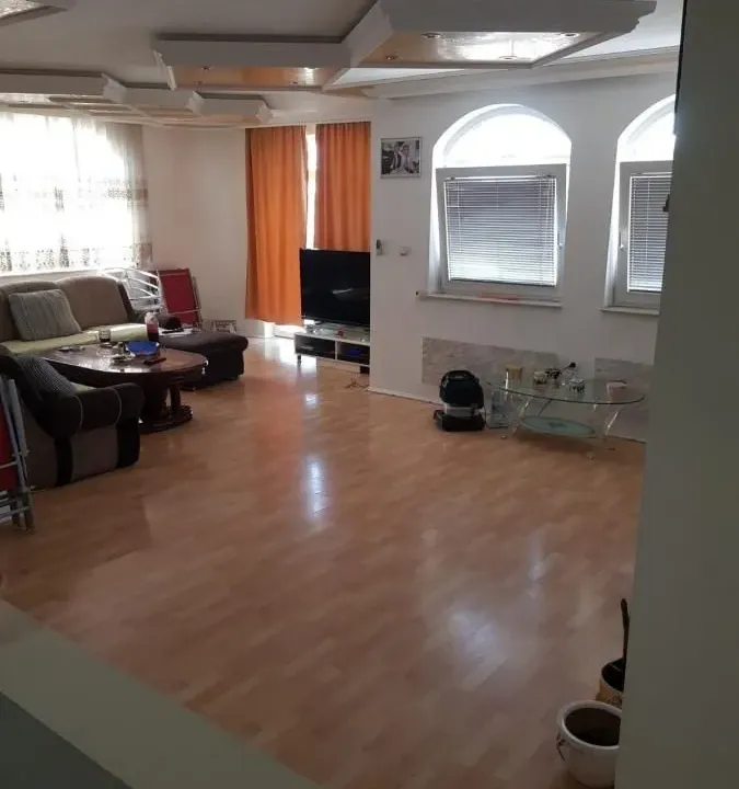 Rent, four bedroom apartment, 160m², Galenika, Beograd