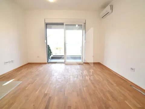 Izdavanje, jednosoban stan, 40m², Stari Aerodrom, Podgorica - image 1