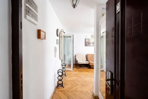 Izdavanje, trosoban stan, 52m², Budva, Crna Gora - image 2