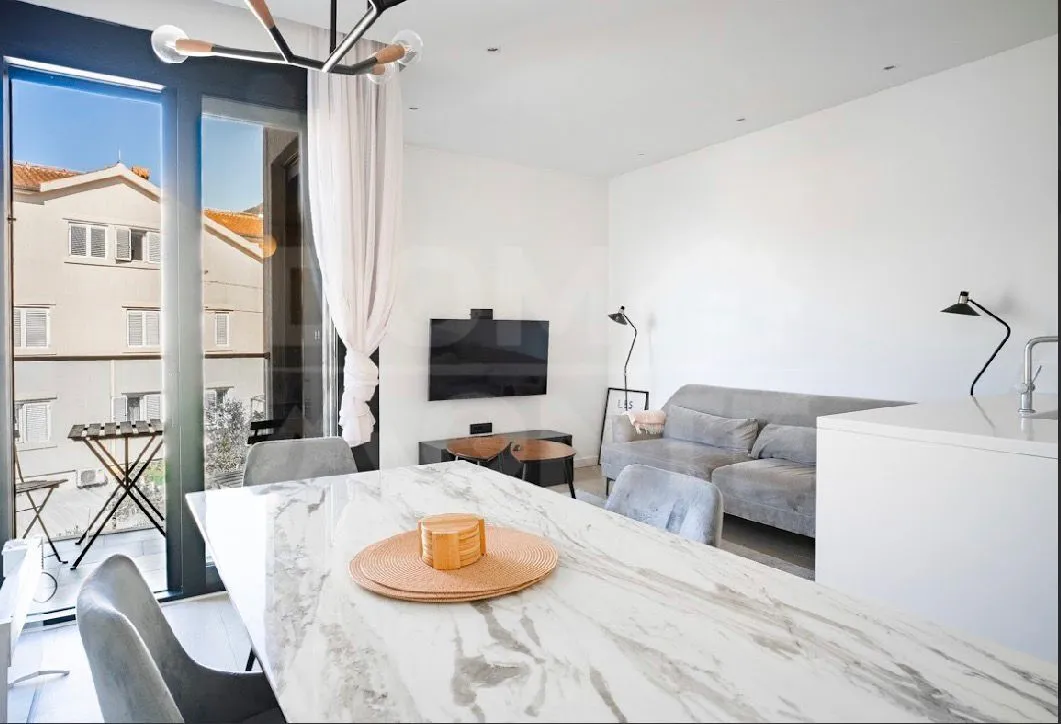 Prodaja, dvosoban stan, 55m², Tivat, Crna Gora