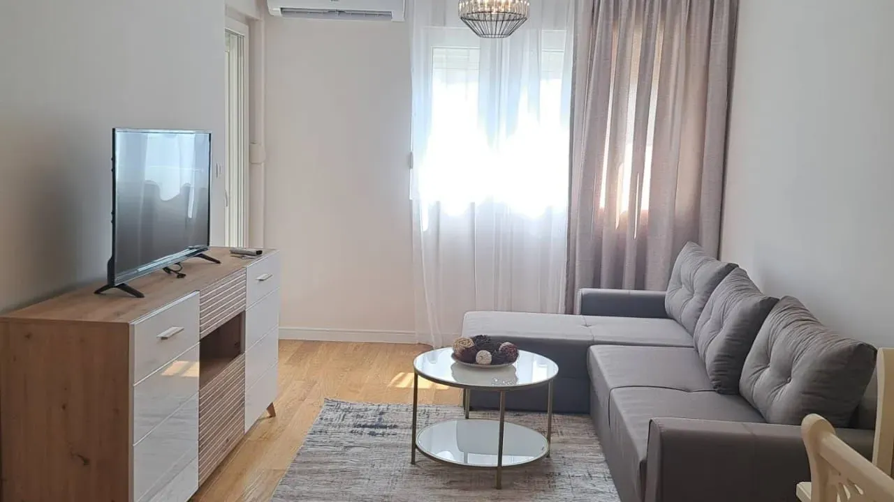 Izdavanje, jednosoban stan, 46m², Podgorica, Crna Gora
