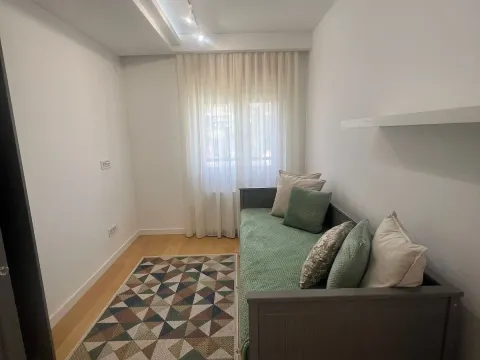 Izdavanje, četvorosoban stan, 237m², Vračar Hram, Vračar Sve Podlokacije - image 3