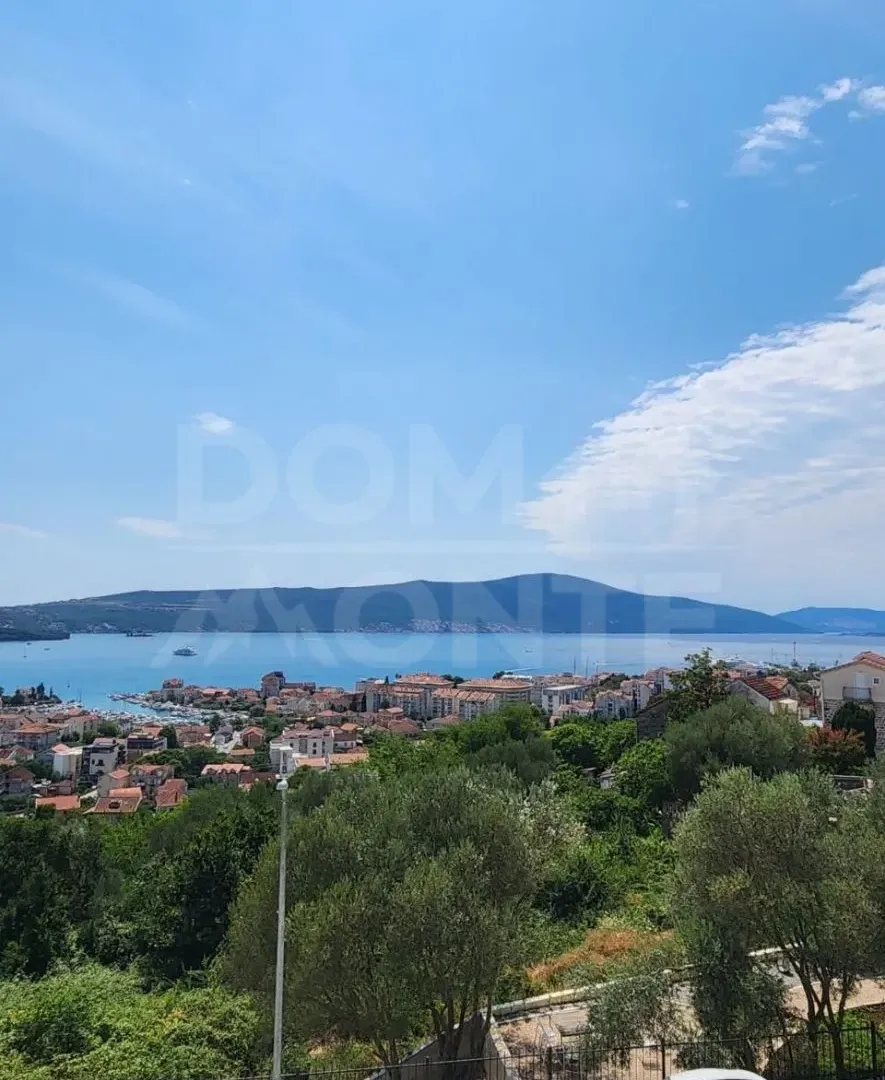 Izdavanje, jednosoban stan, 40m², Tivat, Crna Gora