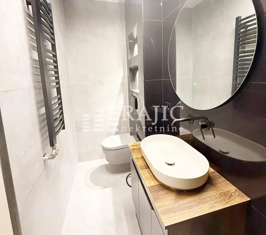 Modernly equipped bathroom with a washbasin and shower.