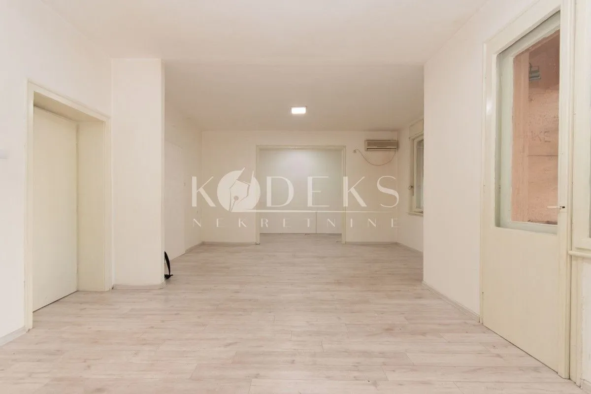 Izdavanje, poslovni prostor, 85m², Centar, Podgorica