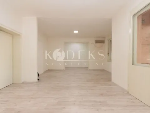 Izdavanje, poslovni prostor, 85m², Centar, Podgorica - image 12