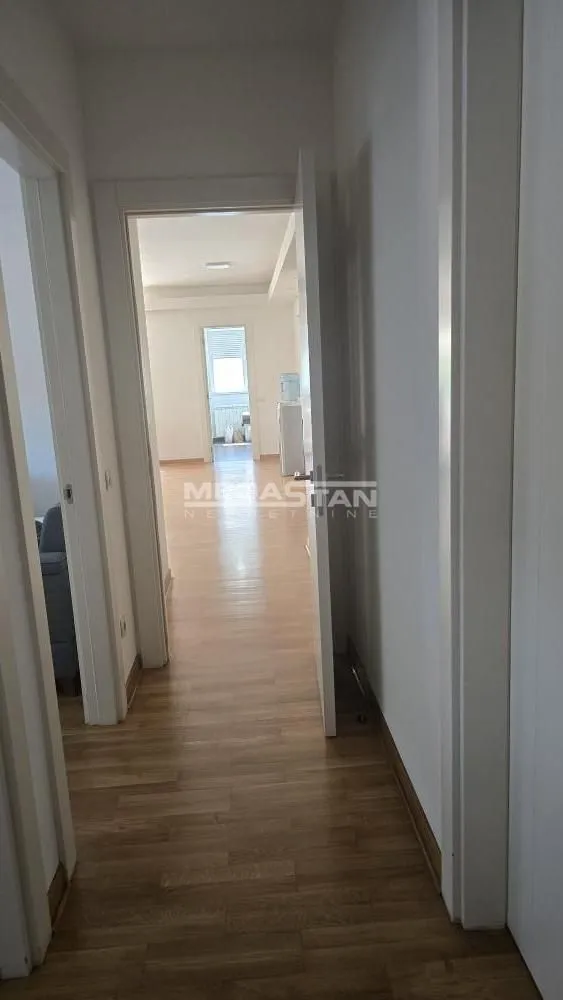 Izdavanje, četvorosoban stan, 157m², Savski Venac, Beograd