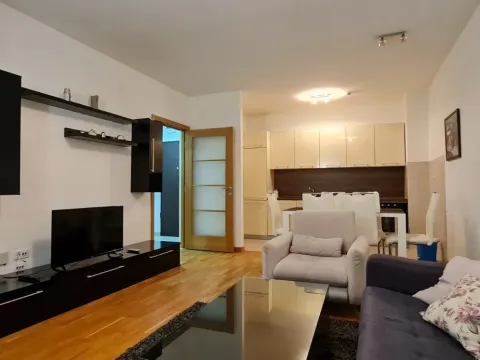 Izdavanje, stan, 68m², City Kvart, Podgorica - image 13