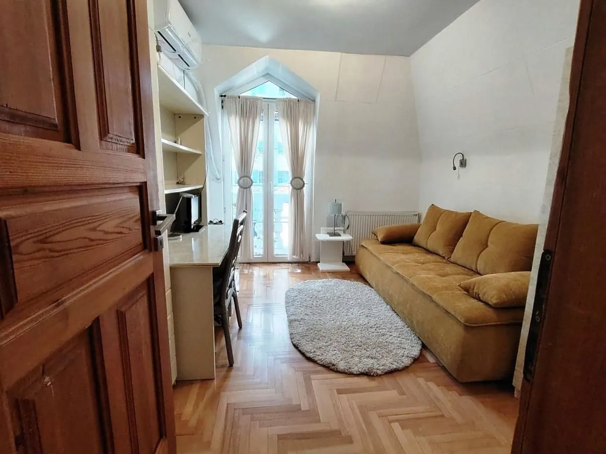 Izdavanje, trosoban stan, 90m², Centar, Niš