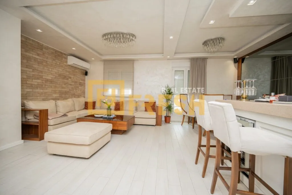 Prodaja, trosoban stan, 180m², City Kvart, Podgorica