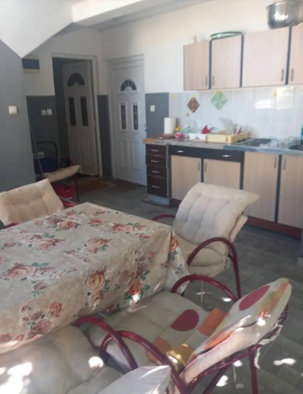 Prodaja, trosoban stan, 90m², Sutomore, Bar
