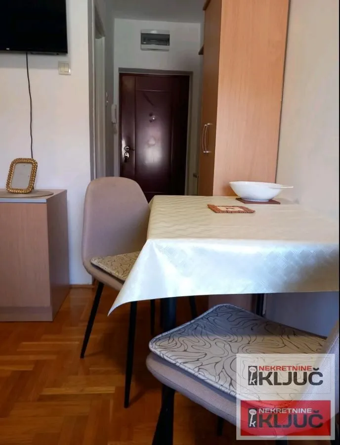 Izdavanje, garsonjera, 25m², Podbara, Novi Sad Sve Podlokacije