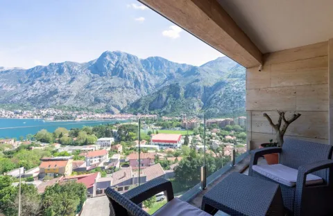 Izdavanje, trosoban stan, 141m², Škaljari, Kotor - image 9