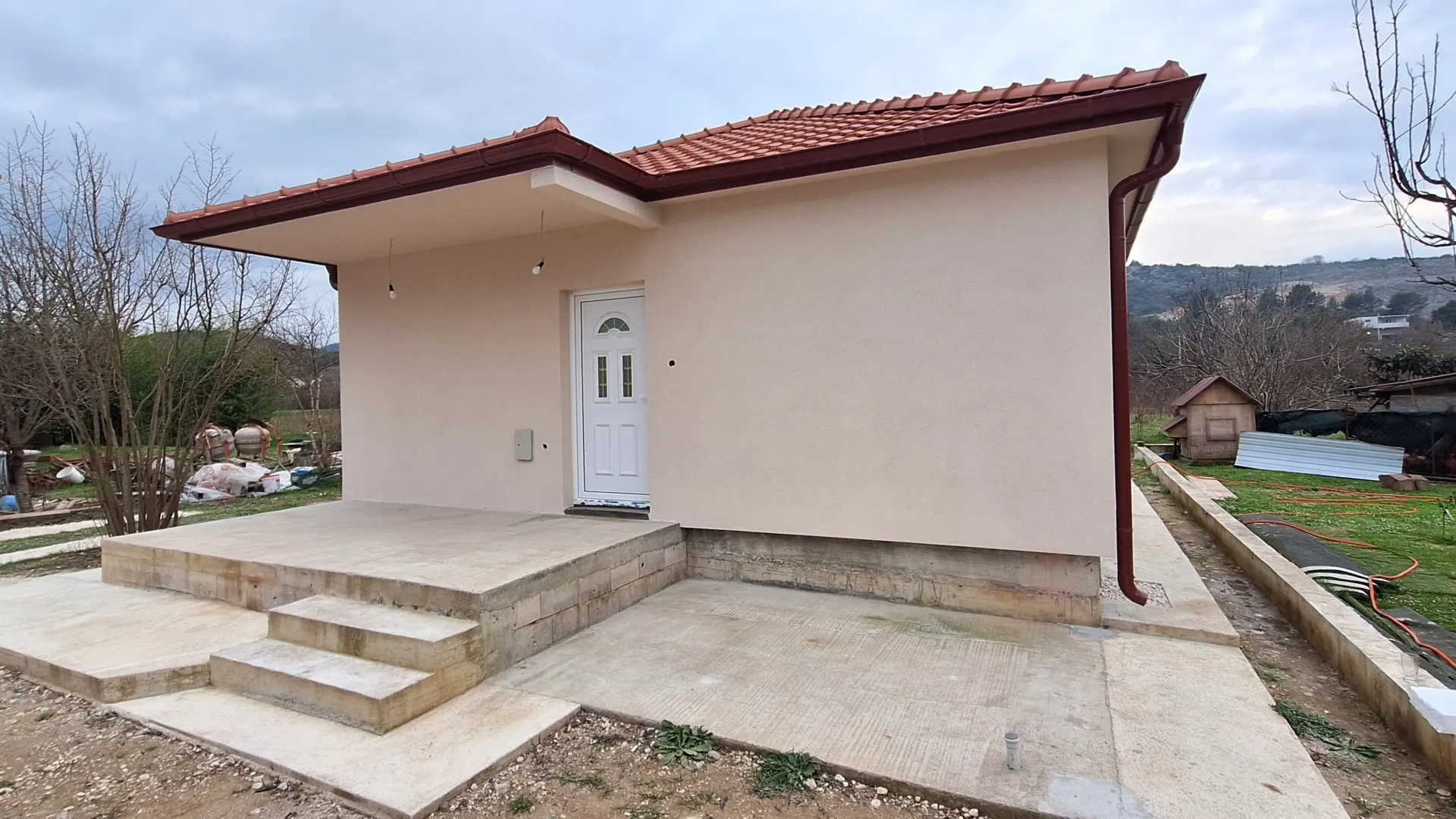 Izdavanje, kuća, 70m², Radanovići, Kotor