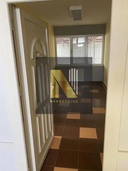 Izdavanje, poslovni prostor, 250m², Rumenka, Novi Sad Sve Podlokacije