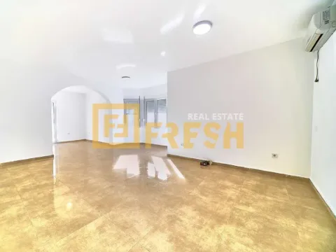 Izdavanje, kuća, 400m², Stari Aerodrom, Podgorica - image 6