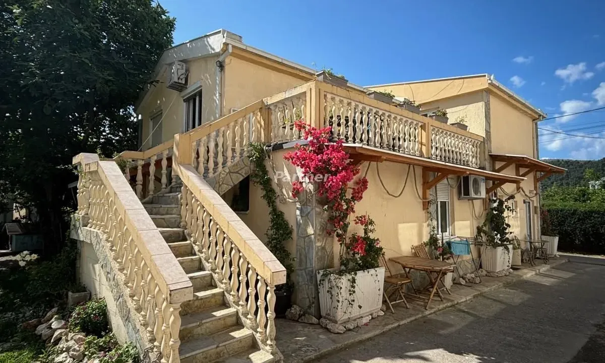 Prodaja, kuća, 200m², Polje, Bar