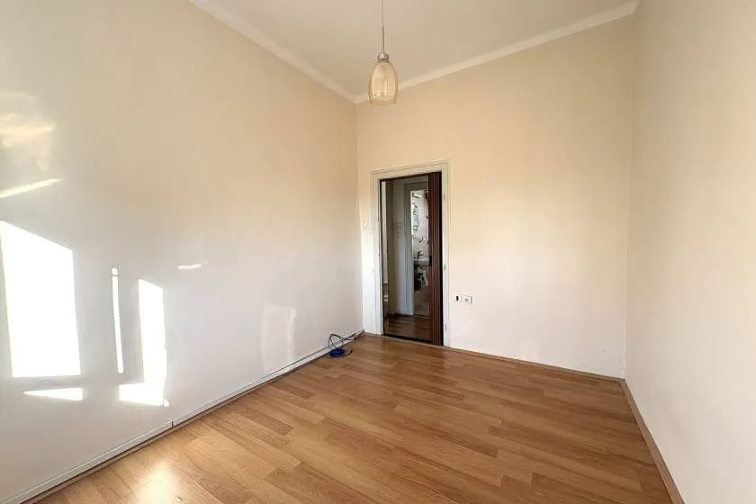 Izdavanje, dvosoban stan, 60m², Palilula Sve Podlokacije, Beograd