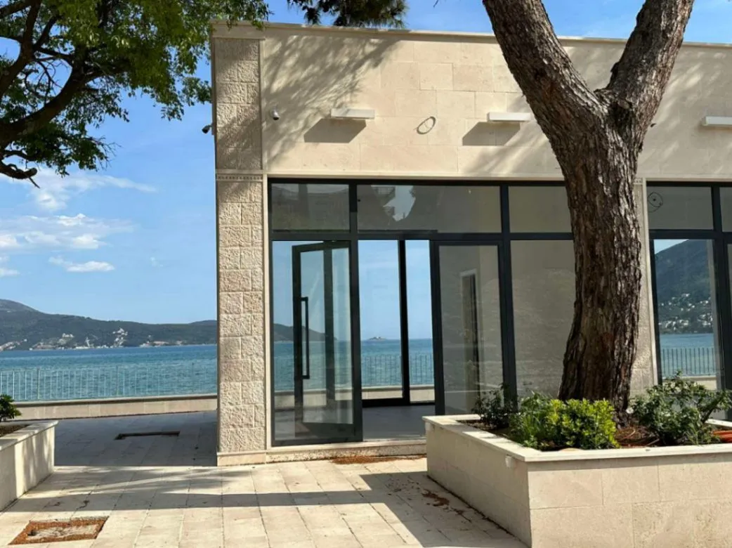Izdavanje,  poslovni prostor, 178m2, Igalo, Herceg Novi