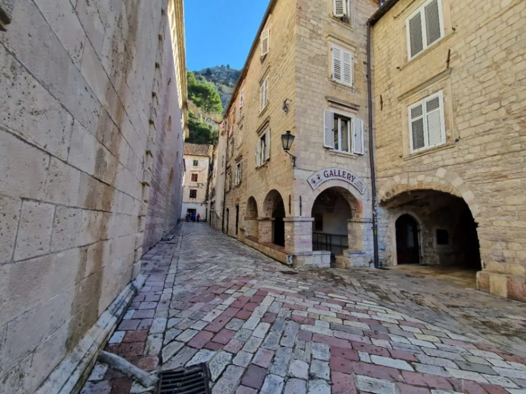 Sale, two bedroom apartment, 78m², Stari Grad Kotor, Kotor
