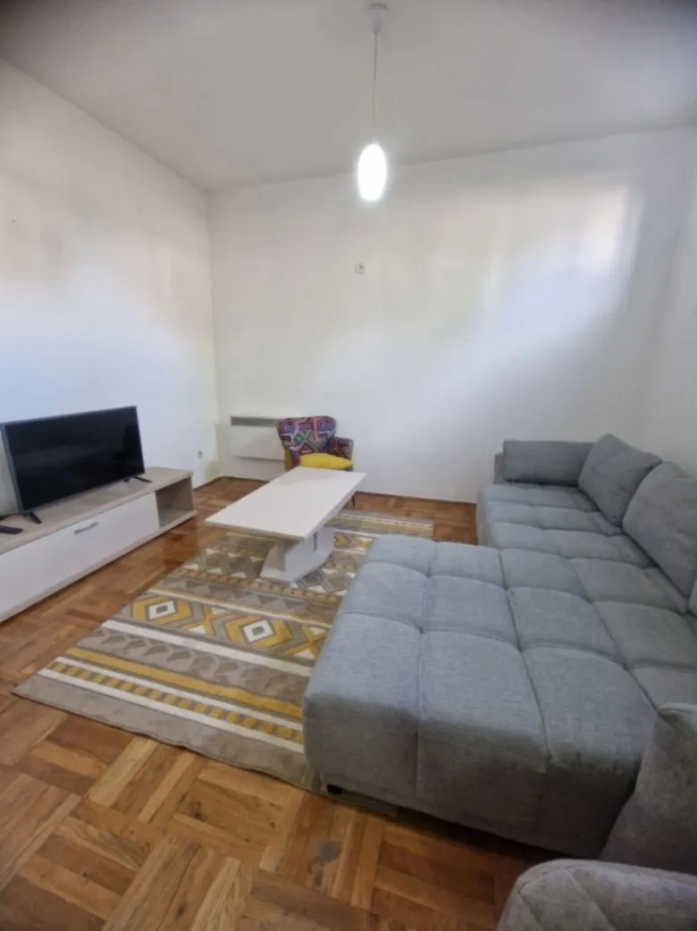 Izdavanje, jednosoban stan, 39m², Blok 9, Podgorica