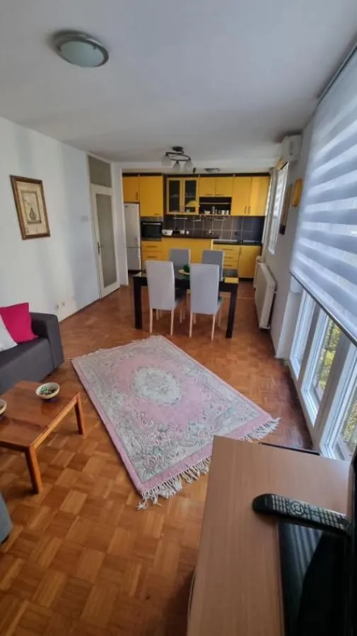Izdavanje, trosoban stan, 70m², Centar, Novi Sad
