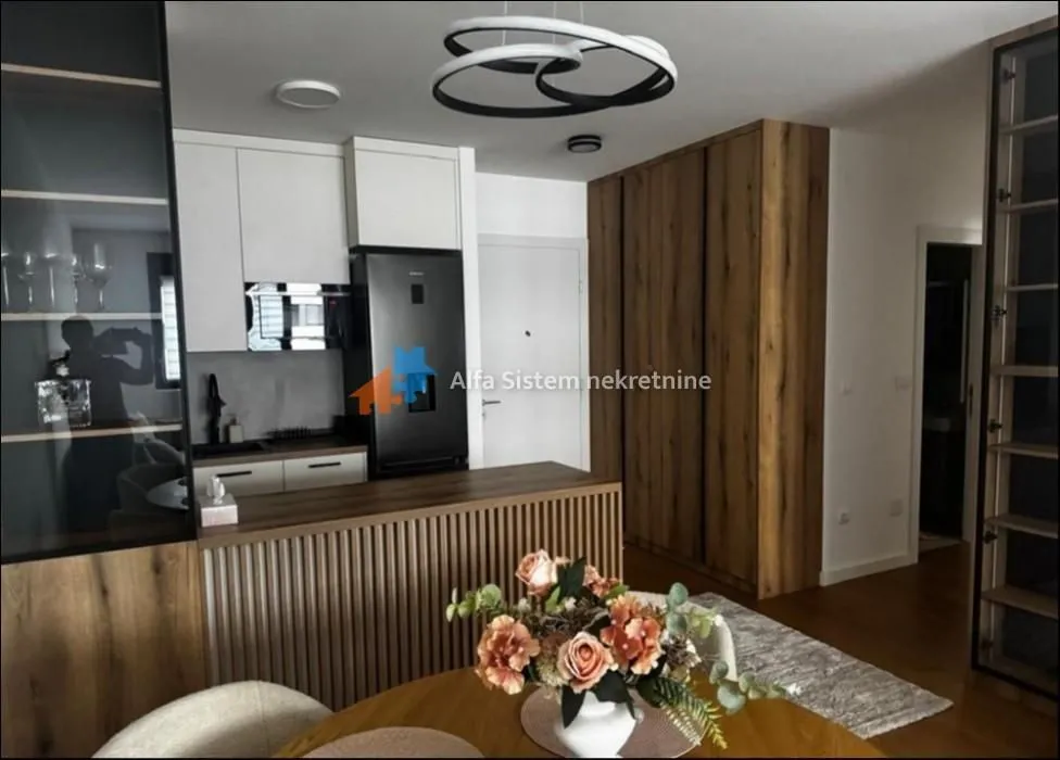 Izdavanje, trosoban stan, 76m², Skojevsko Naselje, Beograd