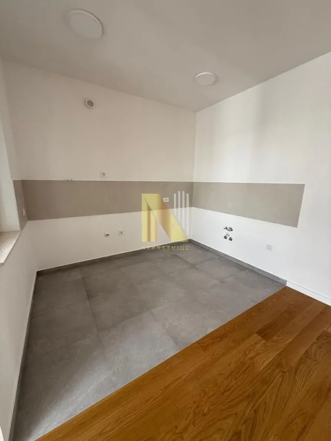 Prodaja, četvorosoban stan, 116m², Bulevar Evrope, Novi Sad Sve Podlokacije