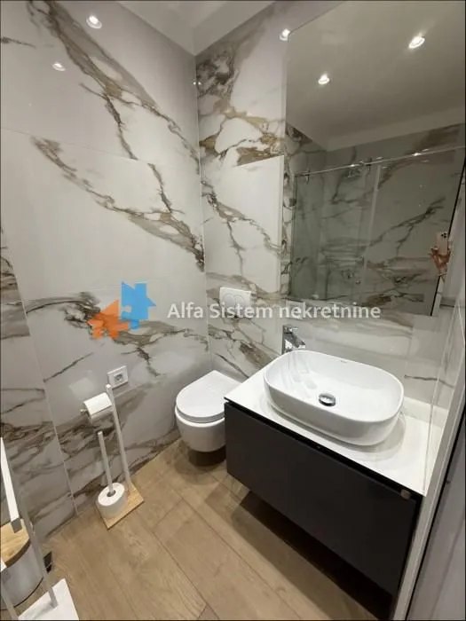 Izdavanje, trosoban stan, 74m², Stari Grad, Beograd