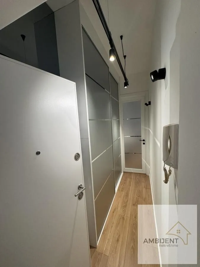Izdavanje, jednosoban stan, 32m², Stari Grad, Beograd