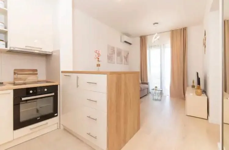 Rent, one bedroom apartment, 40m², Centar, Tivat