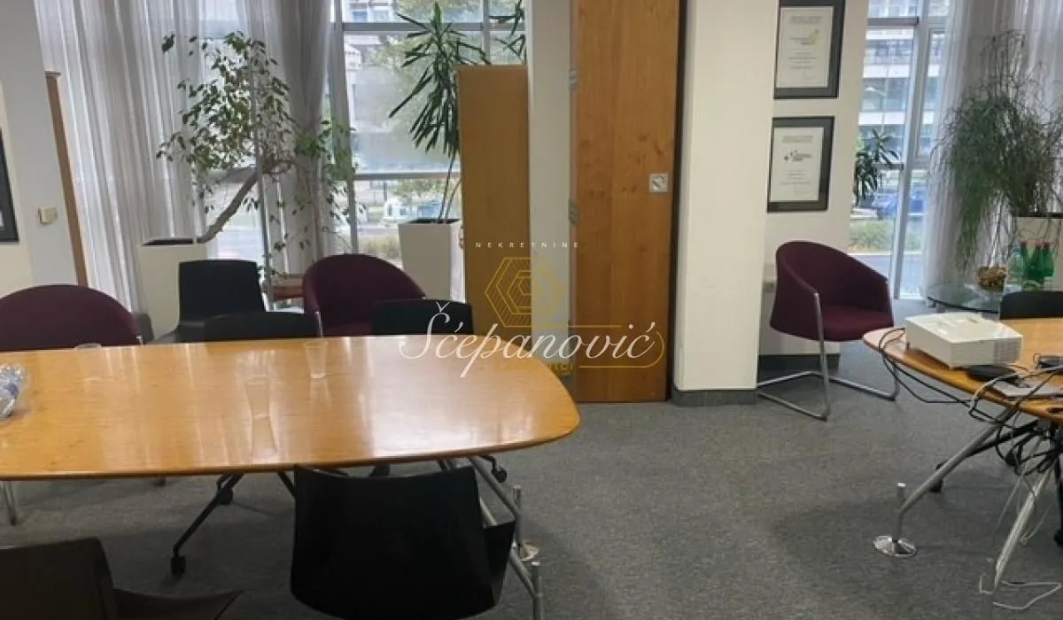 Rent, office space, 353m², Bulevar Oslobodjenja, Novi Sad Sve Podlokacije