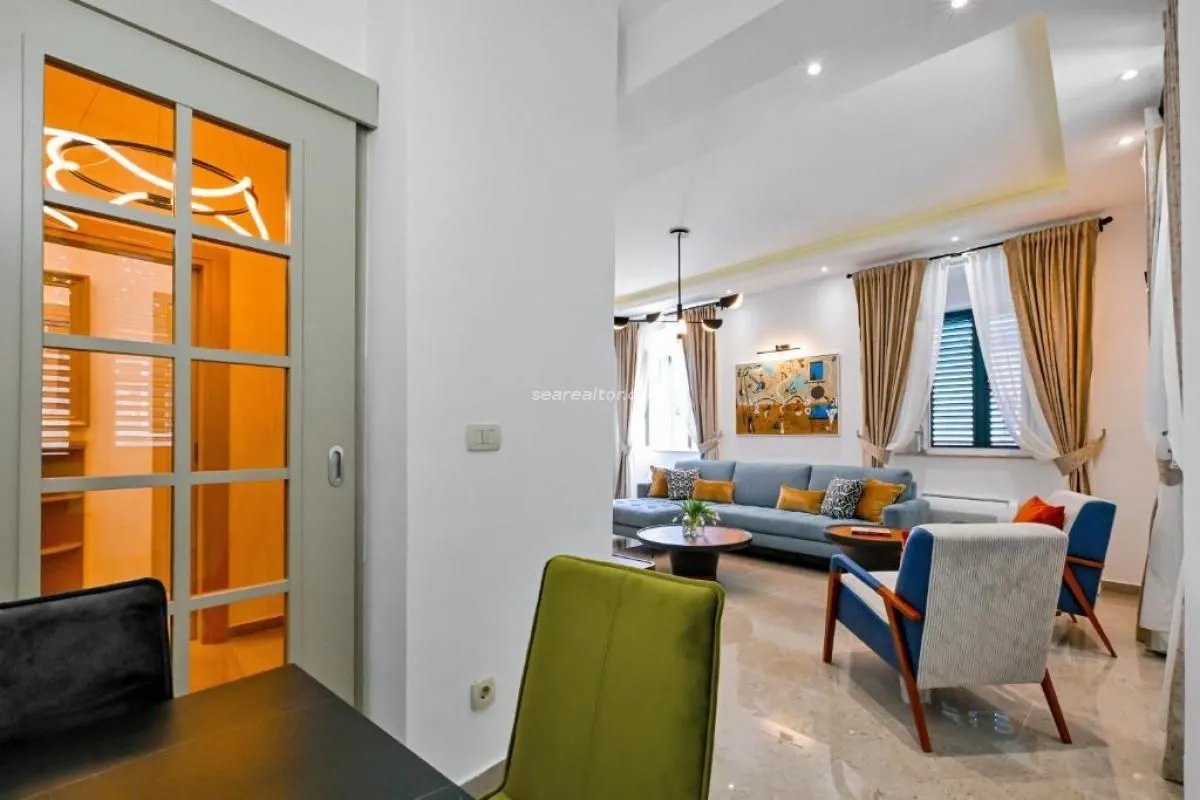 Prodaja, trosoban stan, 90m², Grad, Kotor