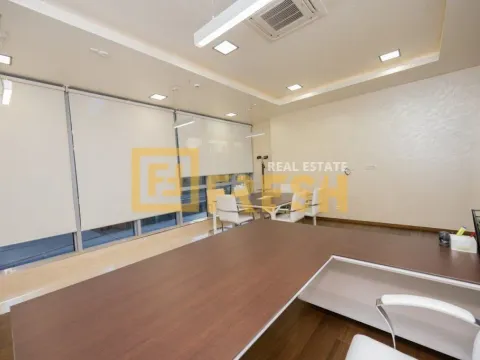 Izdavanje, poslovni prostor, 75m², Centar, Podgorica - image 12