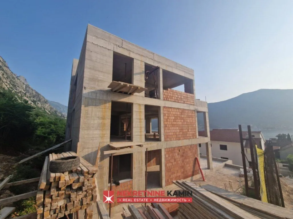 Prodaja, dvosoban stan, 98m², Dobrota, Kotor