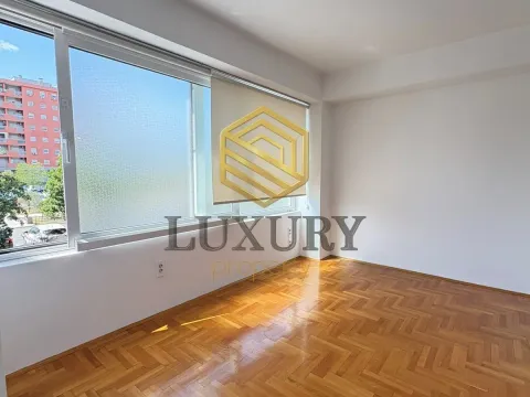 Izdavanje, dvosoban stan, 60m², City Kvart, Podgorica - image 12