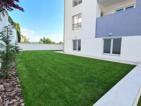 Sale, four bedroom apartment, 180m², Savski Venac, Beograd - image 2