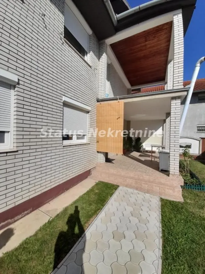 Prodaja, četvorosoban stan, 160m², Lipov gaj, Novi Sad Sve Podlokacije