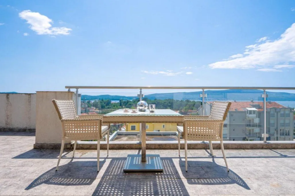Prodaja, dvosoban stan, 116m², Pod Kuk, Tivat