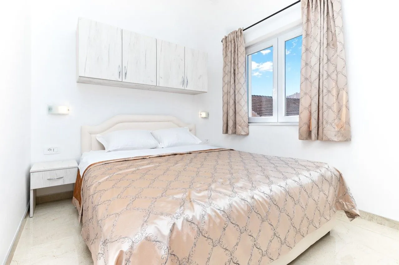 Rent, one bedroom apartment, 65m², Centar, Tivat
