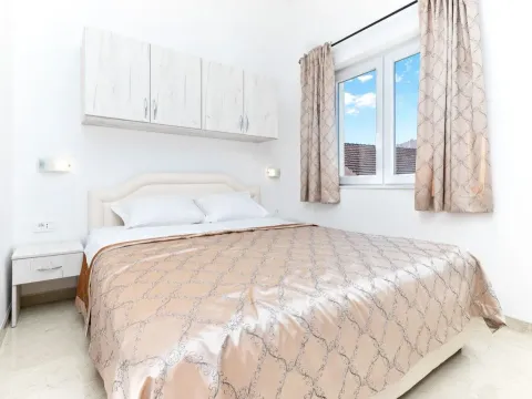 Izdavanje, jednosoban stan, 65m², Centar, Tivat - image 11