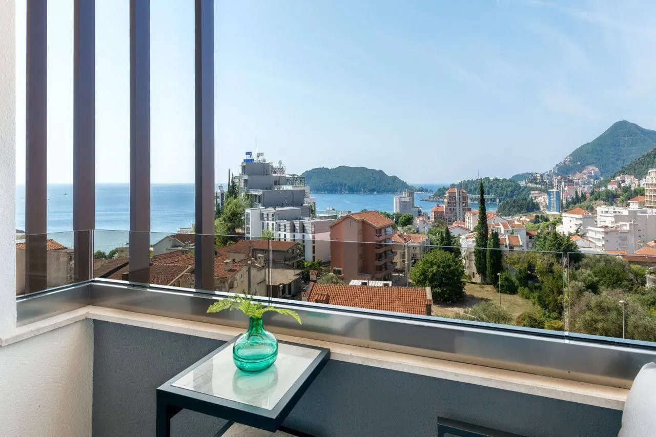 Rent, one bedroom apartment, 47m², Bečići, Budva