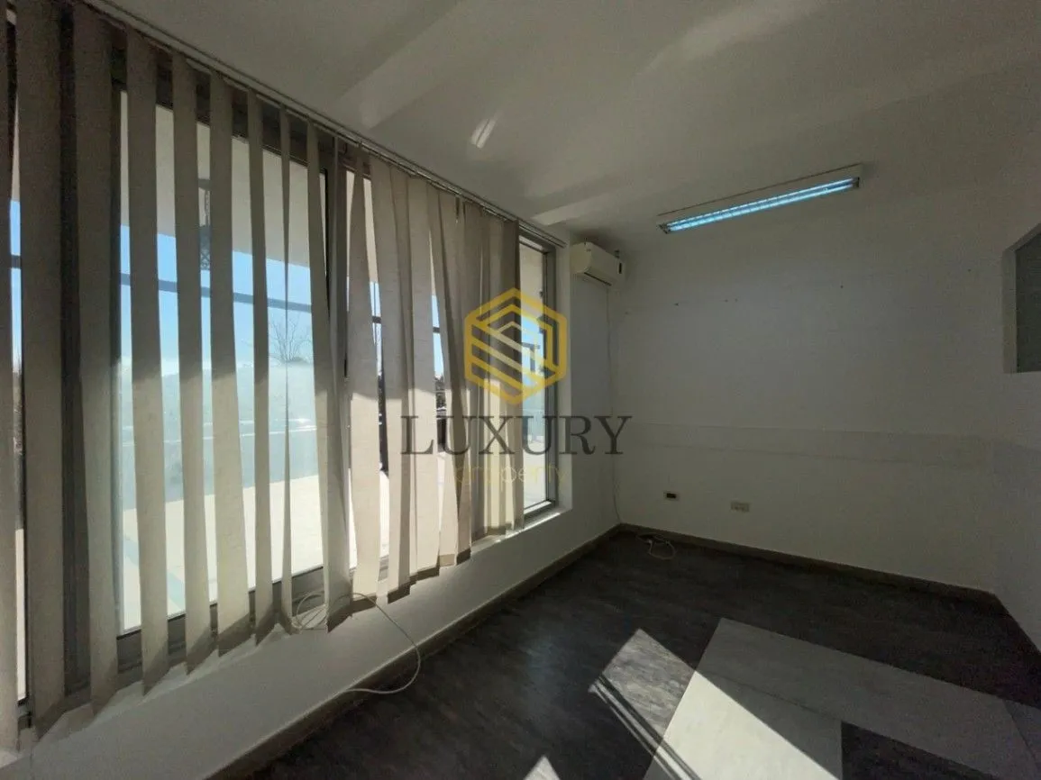 Rent, office space, 160m², 1 maj, Podgorica