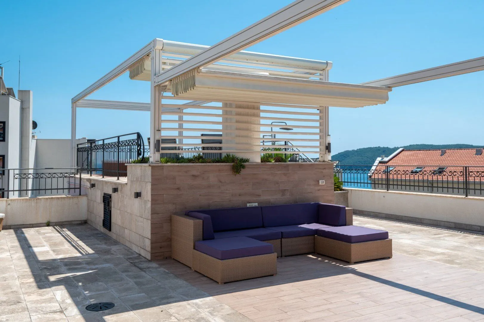 Sale, two bedroom apartment, 265m², Bečići, Budva