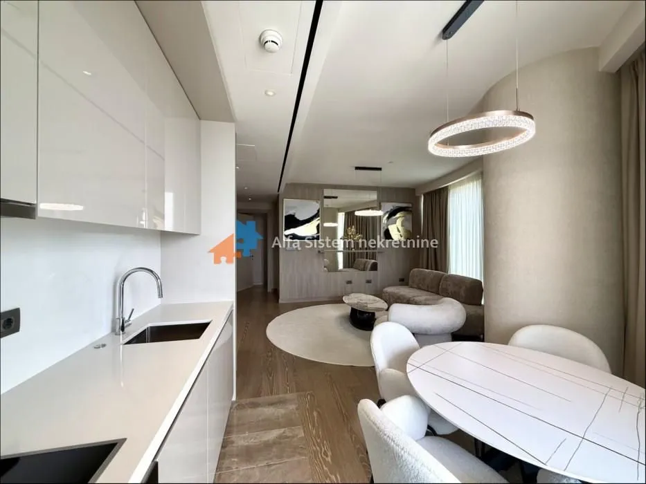 Izdavanje, dvosoban stan, 74m², Savski Venac, Beograd