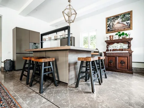 Izdavanje, kuća, 491m², Ljuta, Kotor - image 11