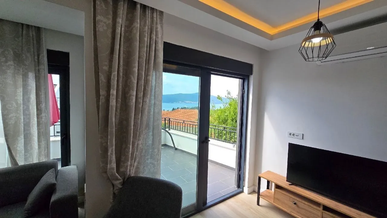 Prodaja, dvosoban stan, 48m², Tivat, Crna Gora