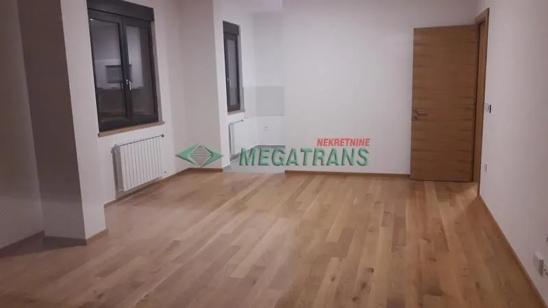 Izdavanje, stan, 143m², Centar, Novi Sad
