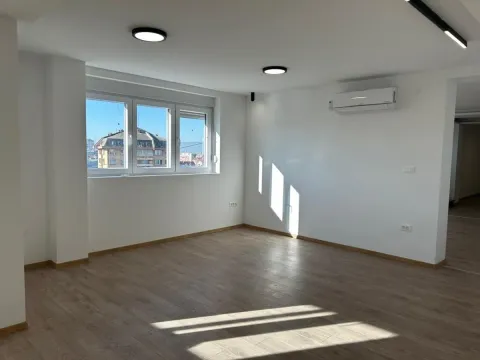 Izdavanje, poslovni prostor, 230m², Centar, Niš - image 25