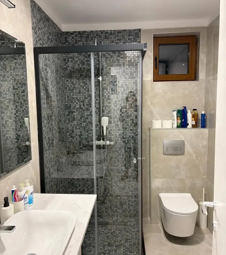 Izdavanje, dvosoban stan, 80m², Tivat, Crna Gora